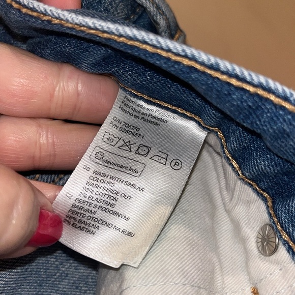 H&M LOGG Bermuda style Jean shorts size 36 button fly - Picture 5 of 6